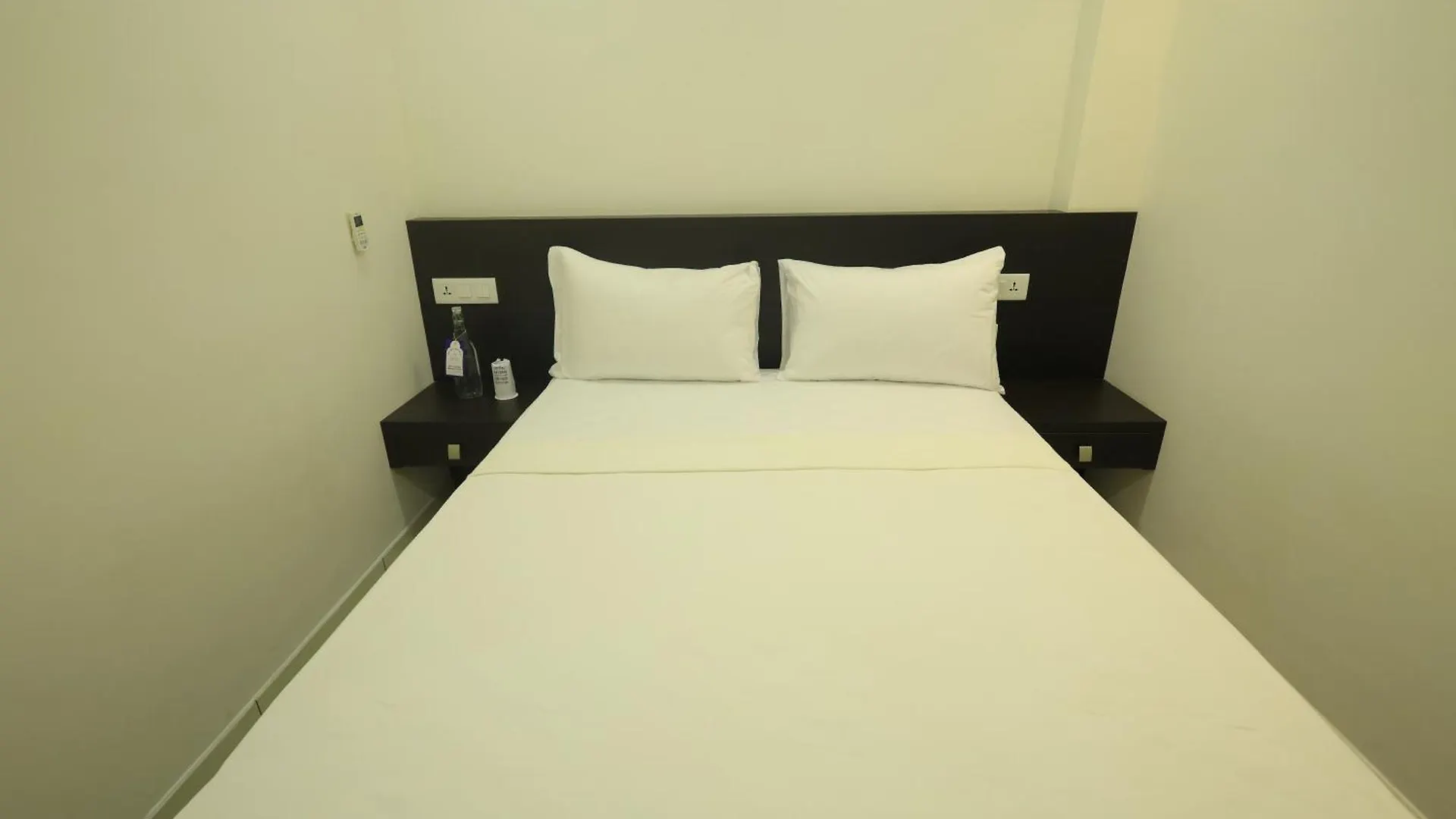 Kochi Arctic Business Hotel הודו