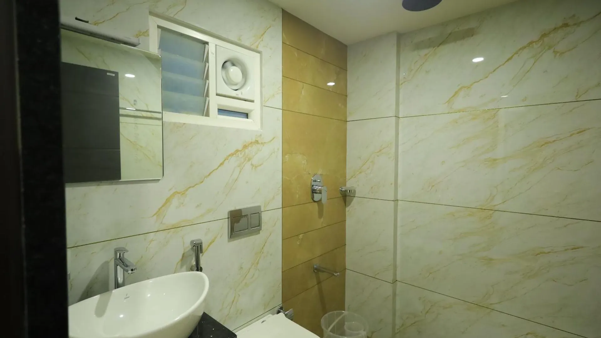 ***  Kochi Arctic Business Hotel הודו