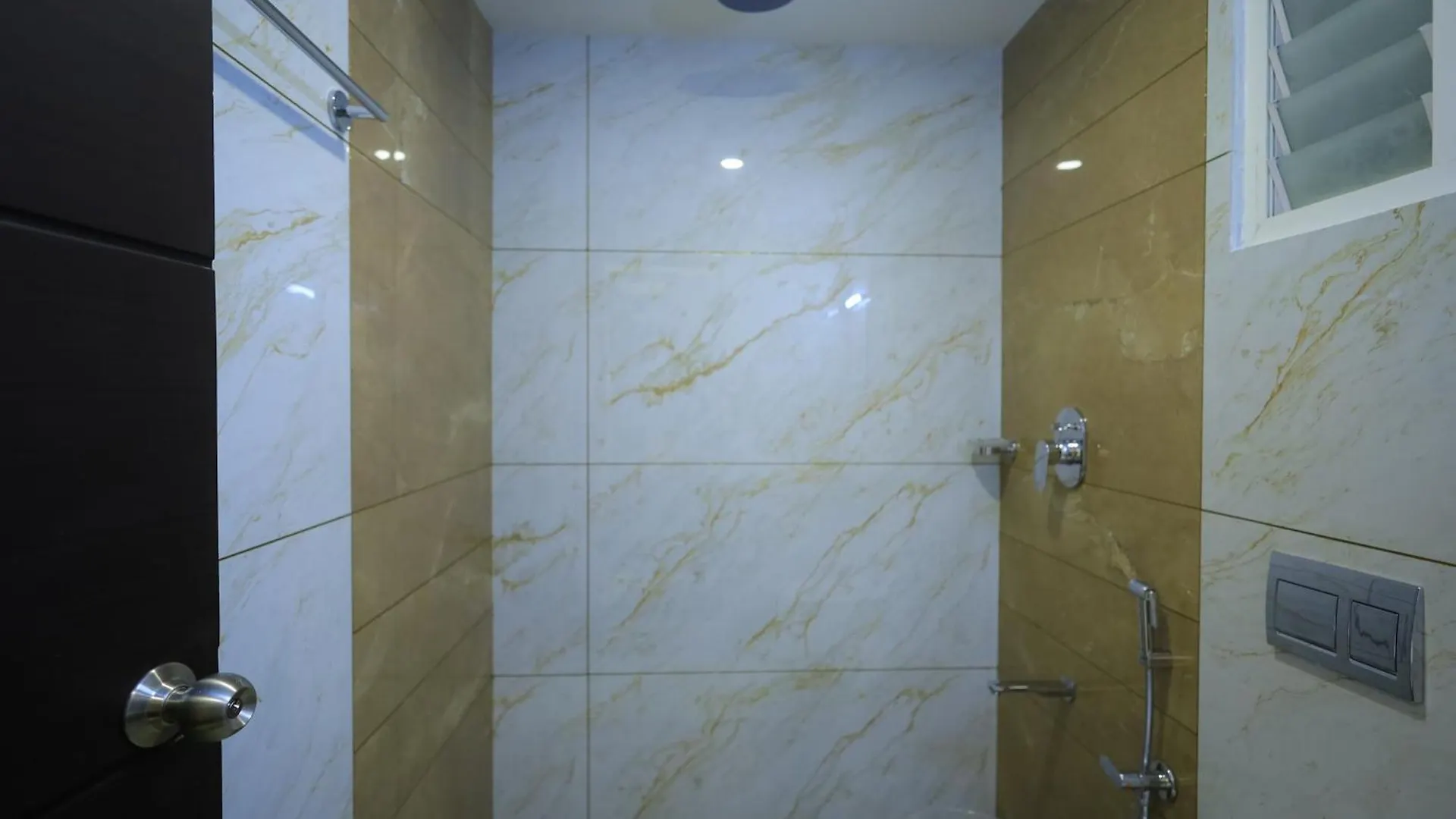 Arctic Business Hotel Kochi
